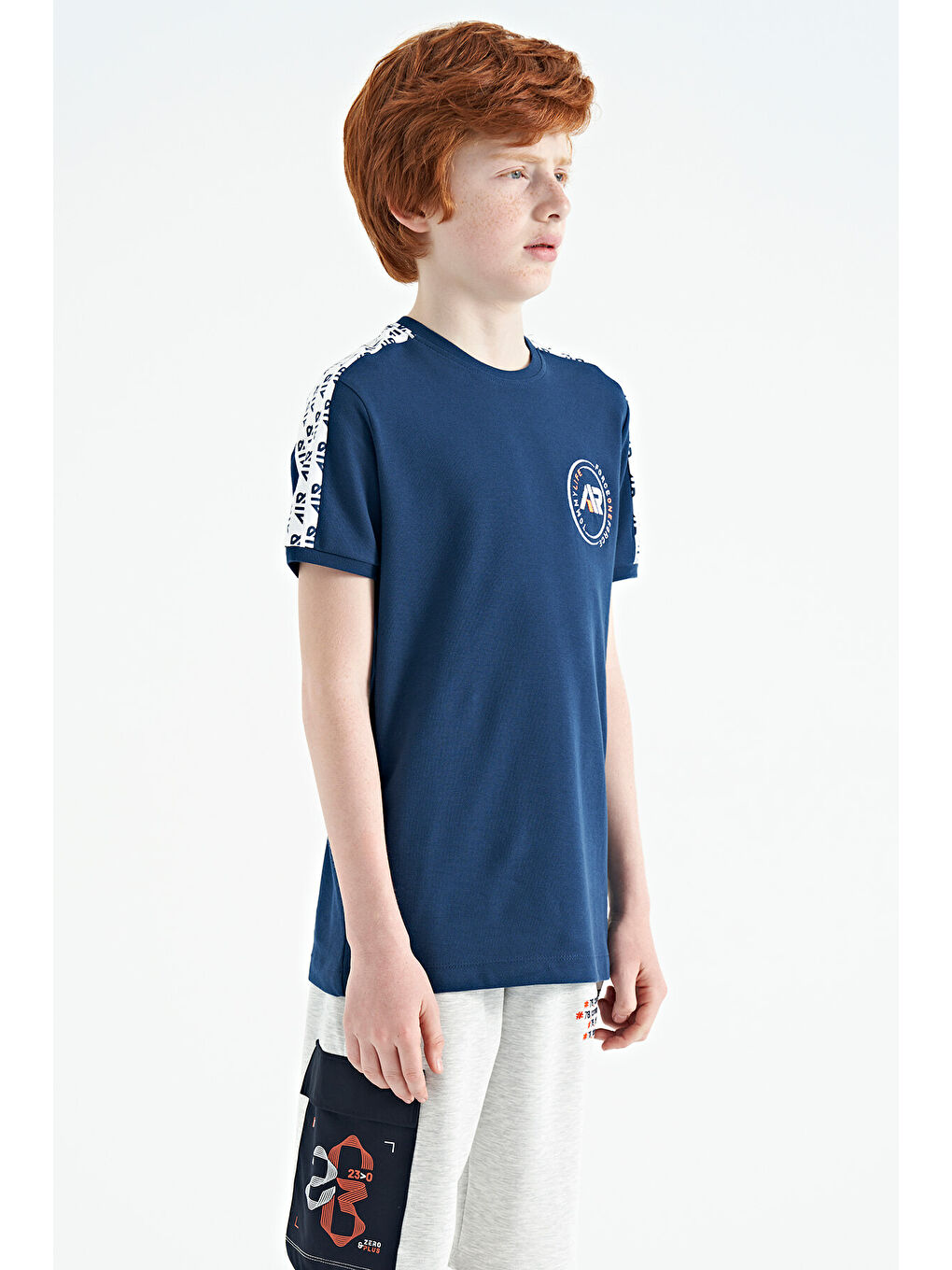 İndigo Omuz Baskı Detaylı Standart Kalıp O Yaka Erkek Çocuk Tişört - 11121-4
