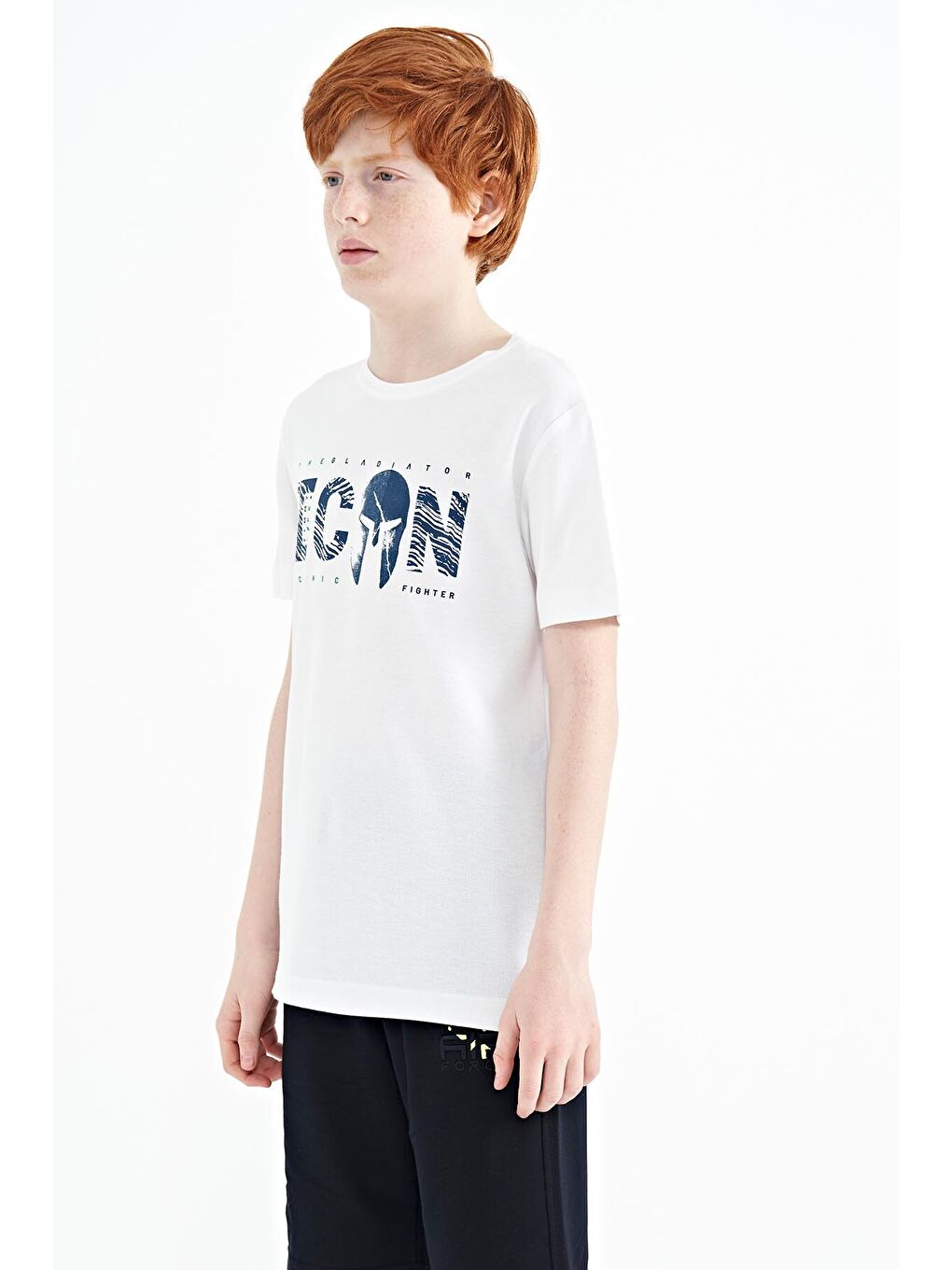 Beyaz Ön Yazı Nakışlı O Yaka Standart Kalıp Erkek  Çocuk Tişört - 11118-2