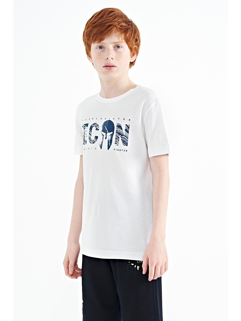 Beyaz Ön Yazı Nakışlı O Yaka Standart Kalıp Erkek  Çocuk Tişört - 11118-3