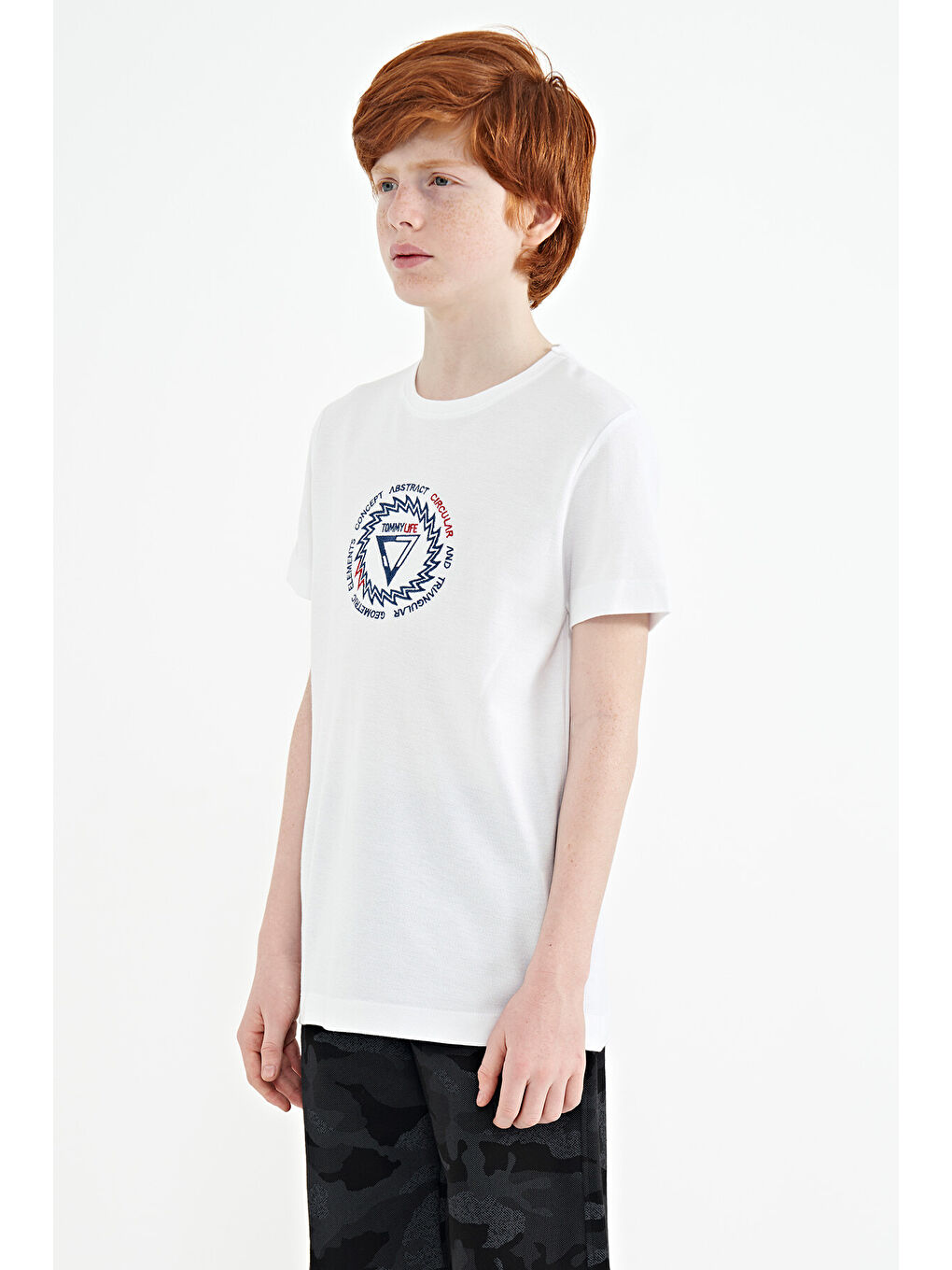 Beyaz Nakış İşleme Detaylı O Yaka Standart Kalıp Erkek Çocuk Tişört - 11115-2