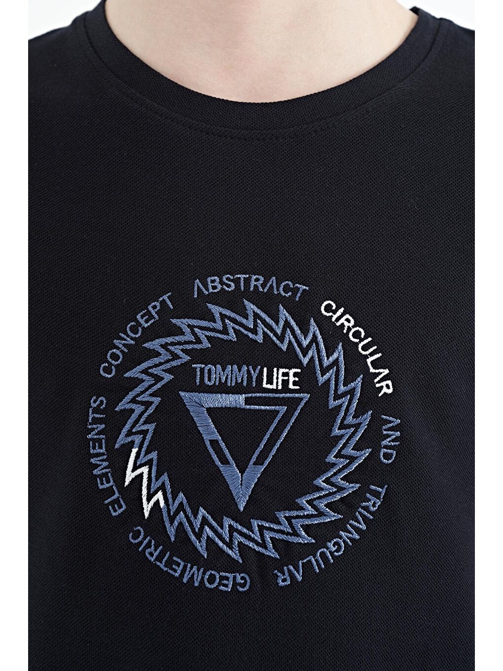 Lacivert Nakış İşleme Detaylı O Yaka Standart Kalıp Erkek Çocuk Tişört - 11115-2