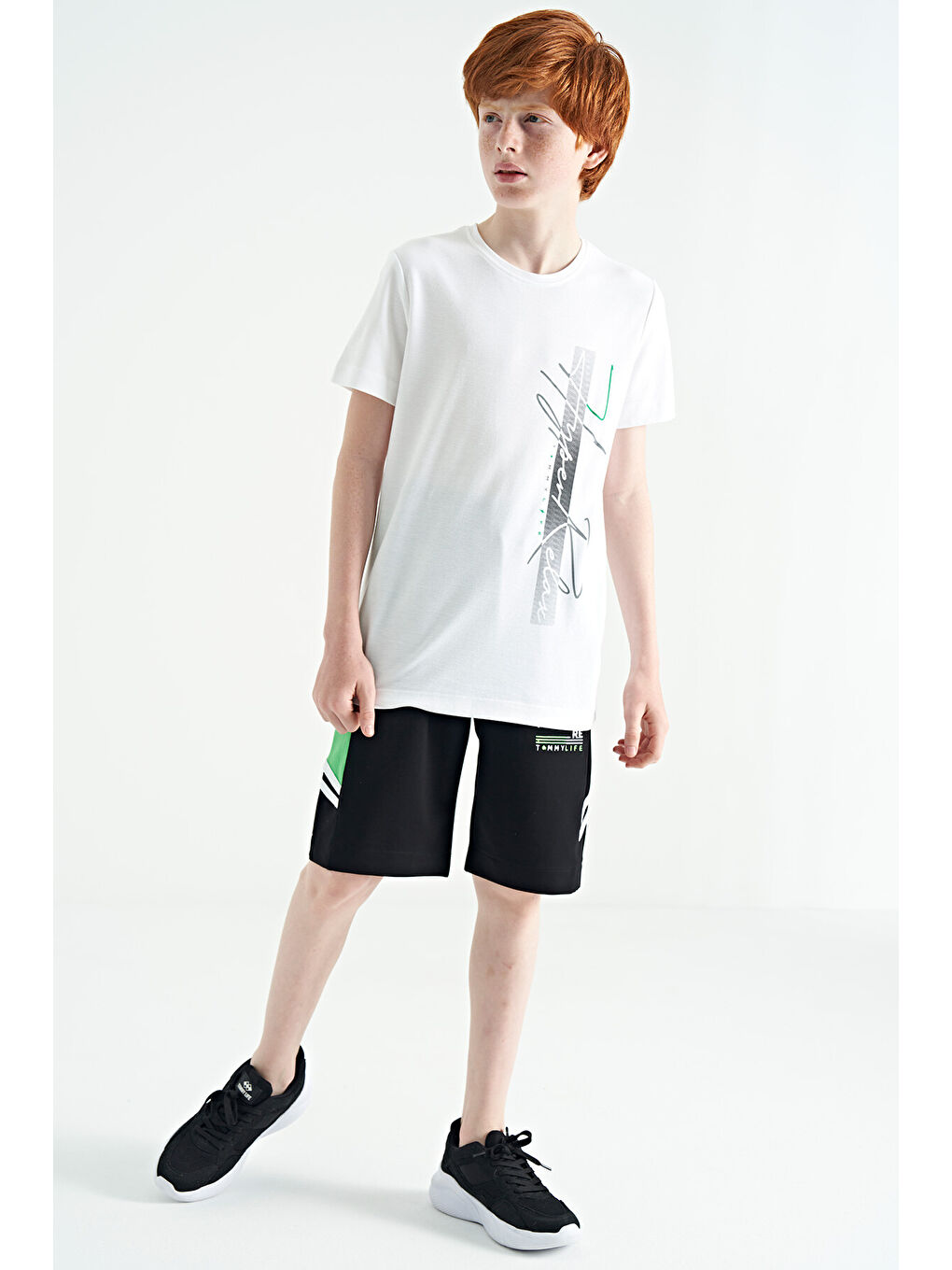 Beyaz Yazı Baskılı O Yaka Standart Kalıp Erkek Çocuk Tişört - 11119-3