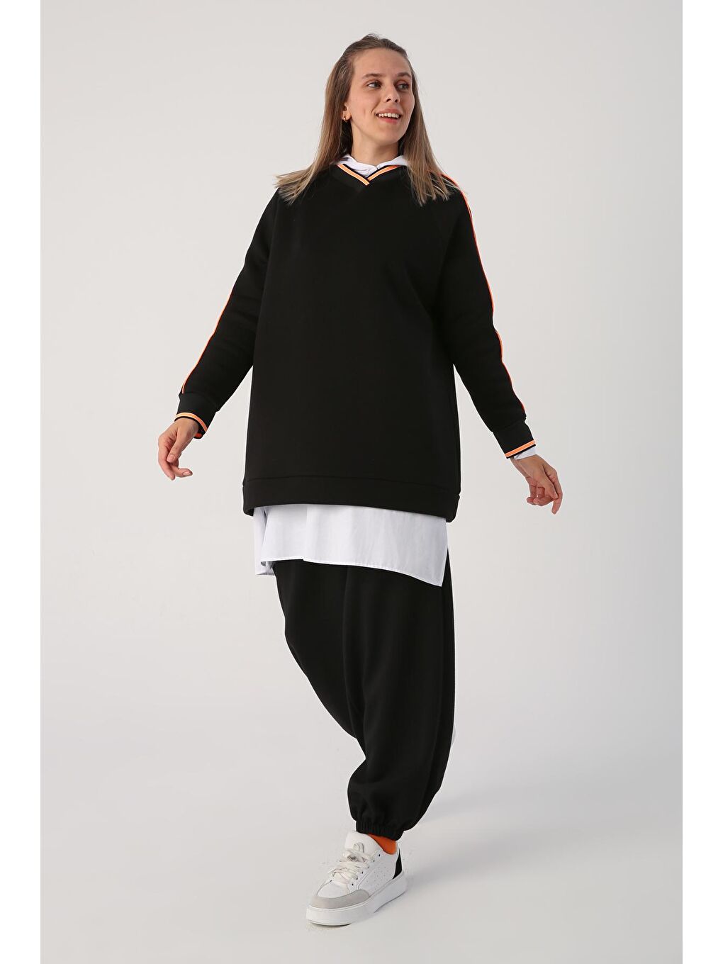 Siyah Oversize Neon Detaylı Arkası Baskılı Şardonlu Sweatshirt-2