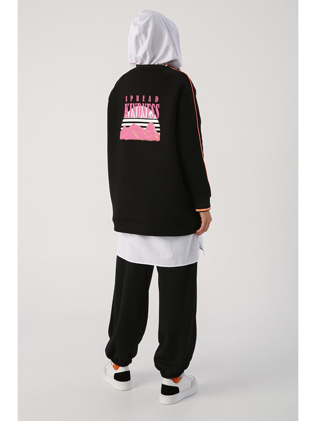 Siyah Oversize Neon Detaylı Arkası Baskılı Şardonlu Sweatshirt-3