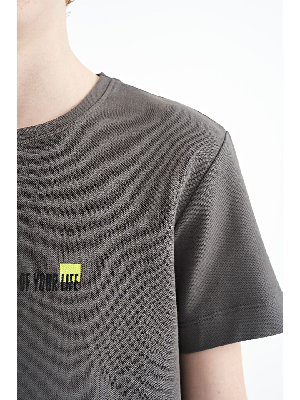 Koyu Gri Baskı Detaylı O Yaka Standart Kalıp Erkek  Çocuk Tişört - 11117-2