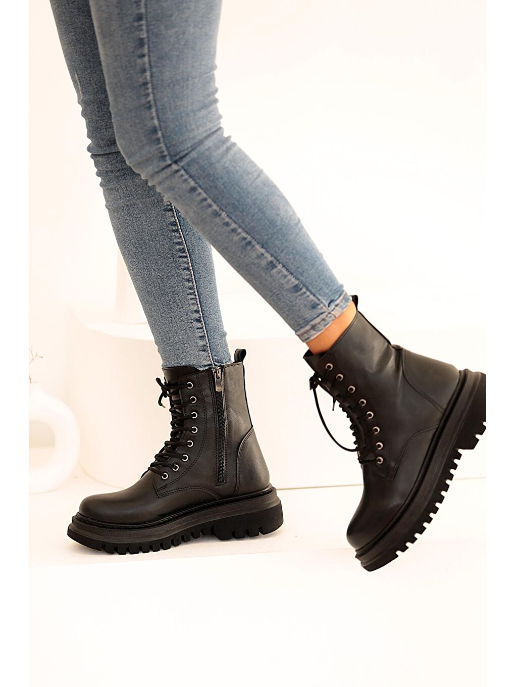 Siyah Kalın Termo Taban Sıcak Astar Bağcık & Fermuar Kadın Bot 031-7757-22Cilt-1