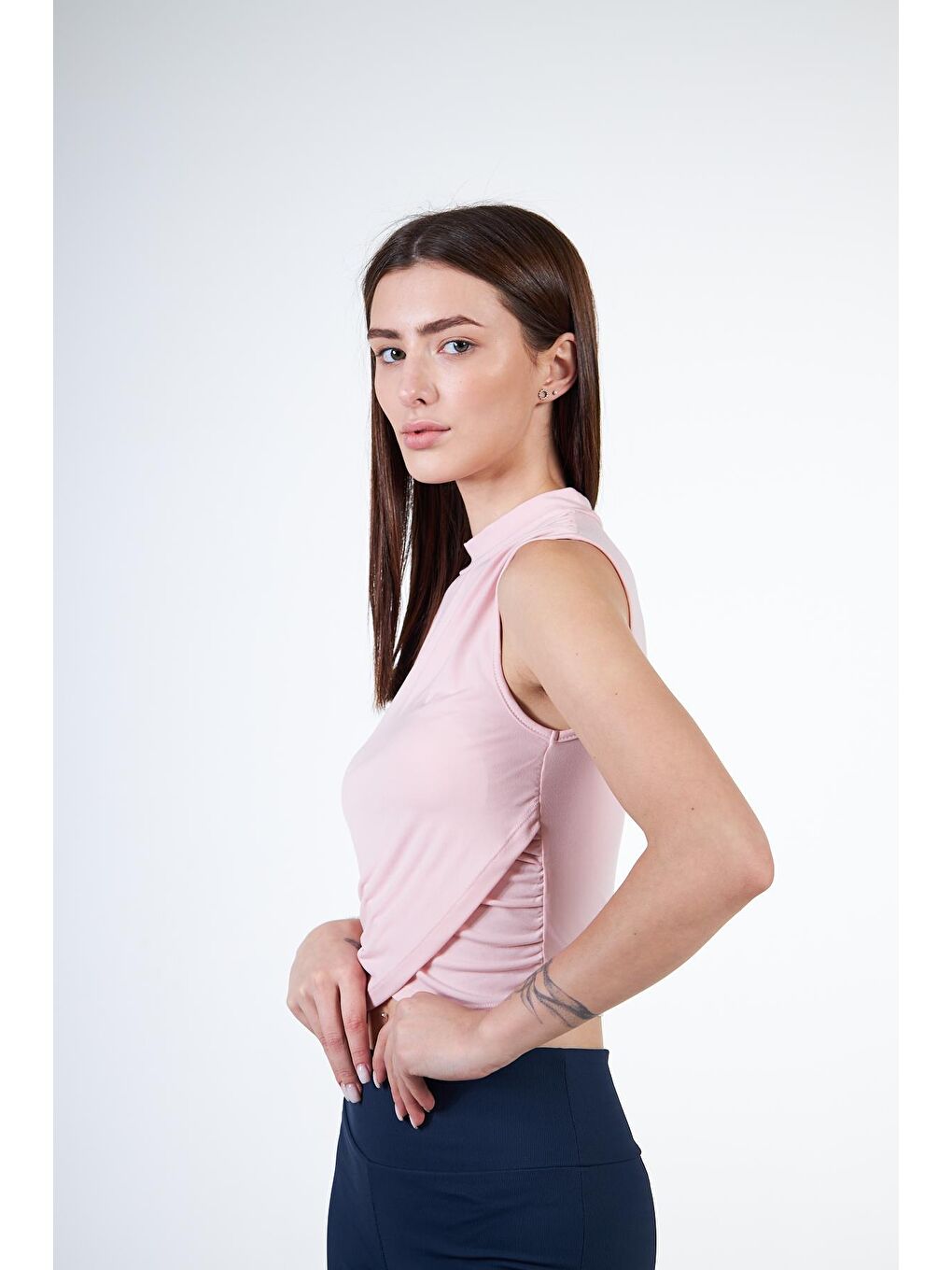 Chandraswear Pembe Rose Kadın Dik Yaka Kolsuz Drapeli Crop T-shirt - İvana - 4