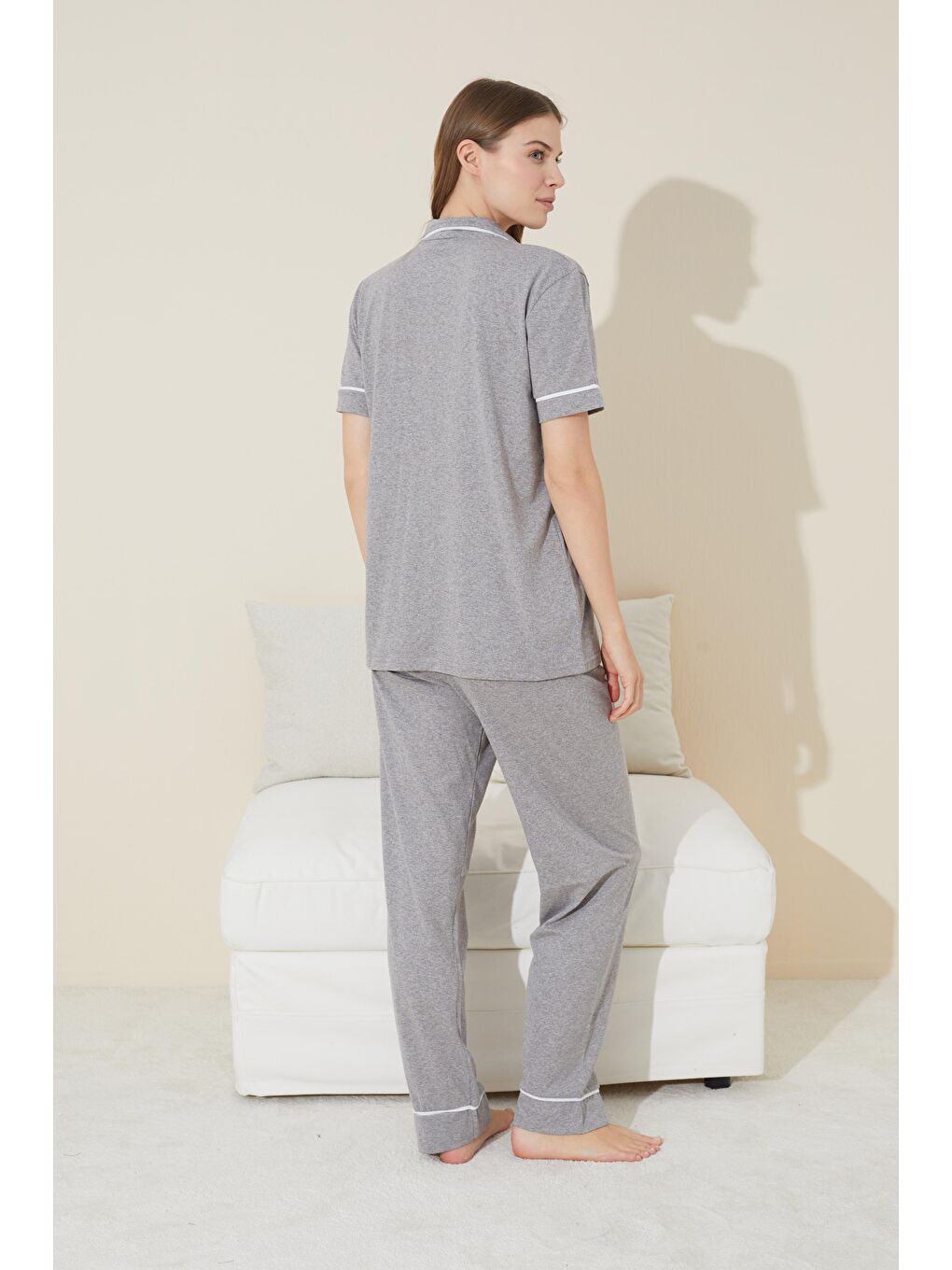 Gri Beyaz Kısa Kollu Pamuklu Düğmeli Biyeli Pijama Takım-2