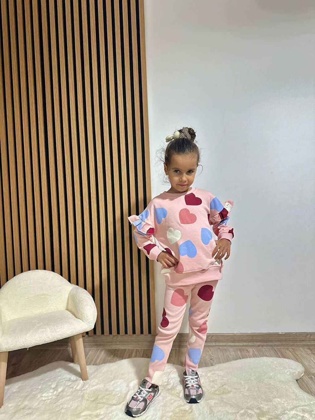 Pembe Kız Çocuk Pamuklu Pudra Kalpli Sweatshirt Ve Tayt Takım - Fırfır Omuz Detaylı-3