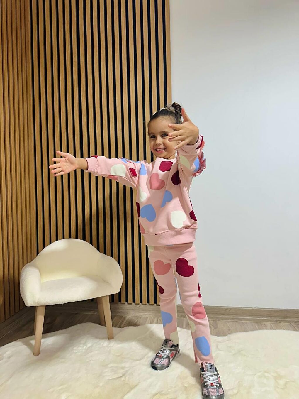 Pembe Kız Çocuk Pamuklu Pudra Kalpli Sweatshirt Ve Tayt Takım - Fırfır Omuz Detaylı-5