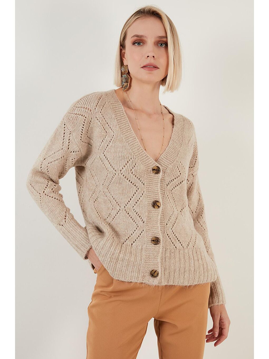 Bej Pamuklu Düğmeli V Yaka Örme Hırka 6321010-1