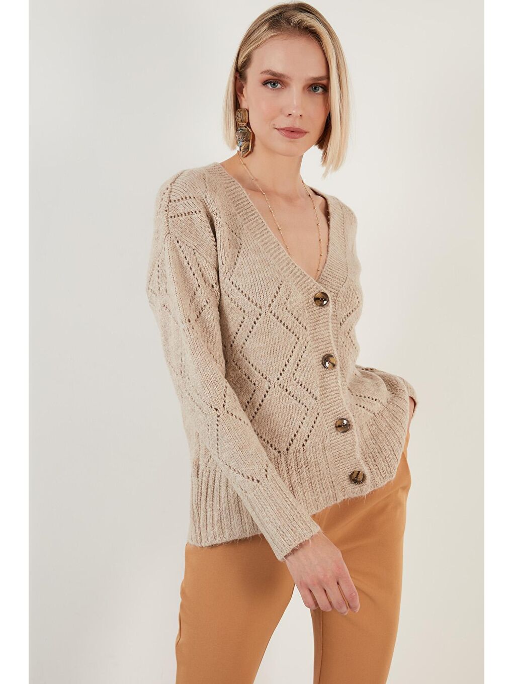 Bej Pamuklu Düğmeli V Yaka Örme Hırka 6321010-2