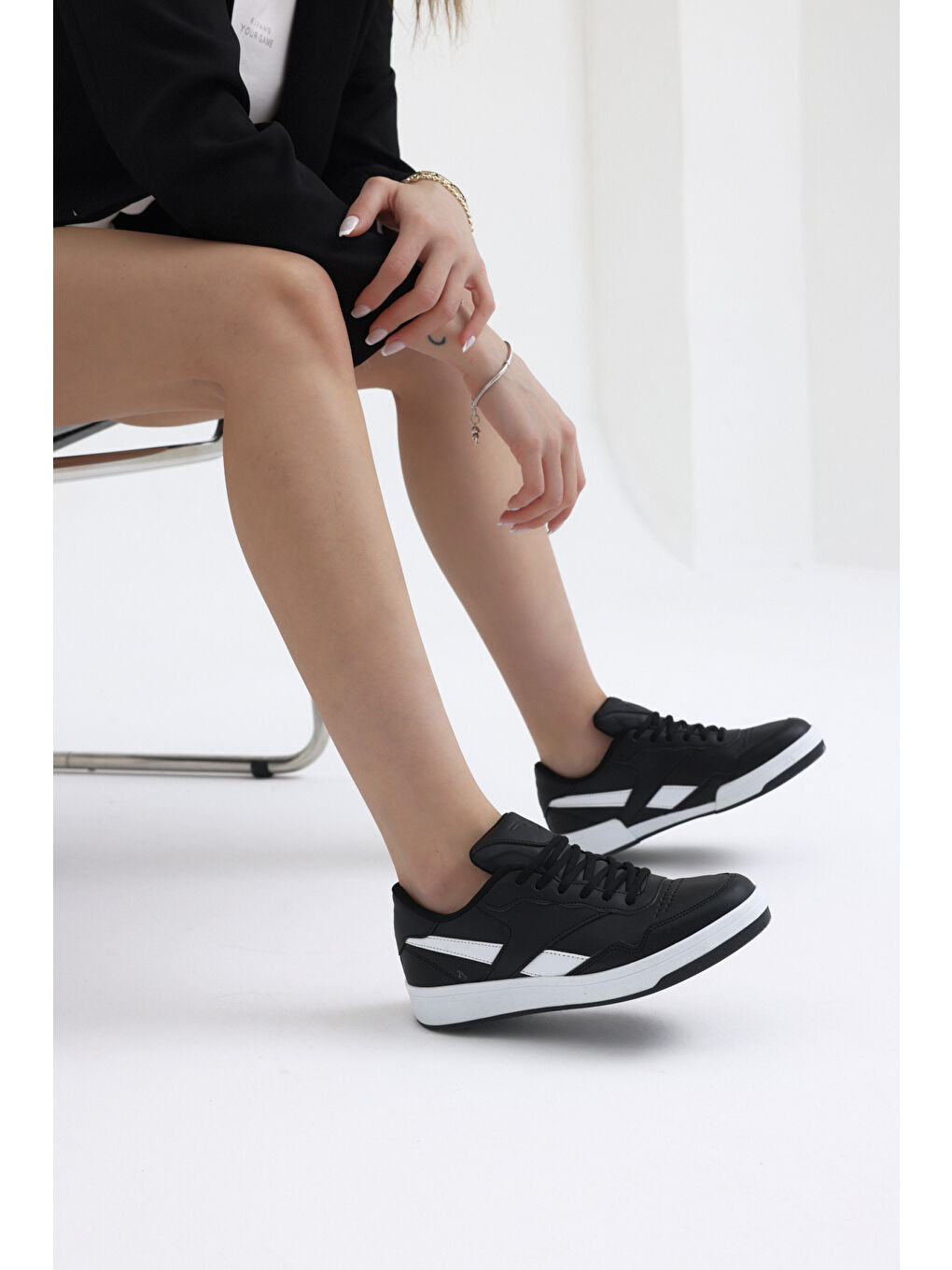 Unisex Siyah Beyaz Rahat Kalıp Termo Taban Bağcıklı Spor Ayakkabı-1