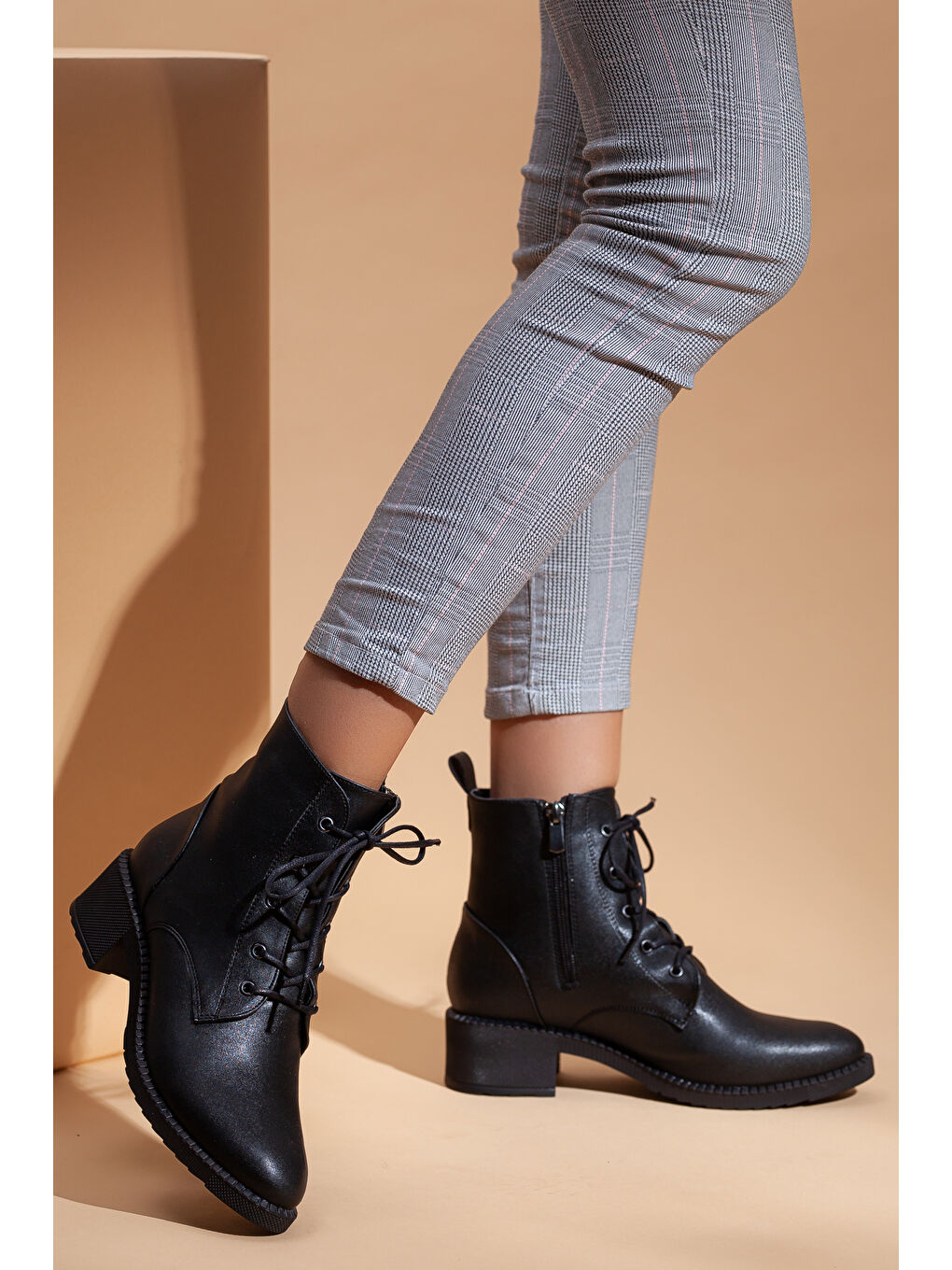 Siyah D502 Günlük Topuklu Kadın Bot-1