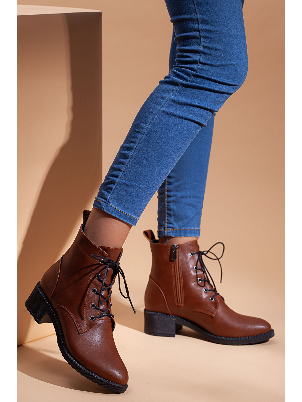 Kahverengi D502 Günlük Topuklu Kadın Bot-1