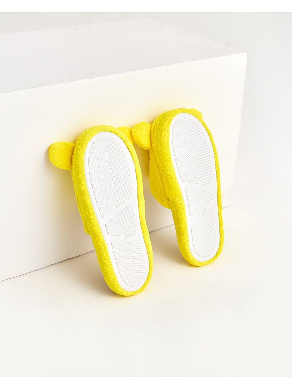 Sarı Kadın Figürlü Ev Terliği - MOMİ-3