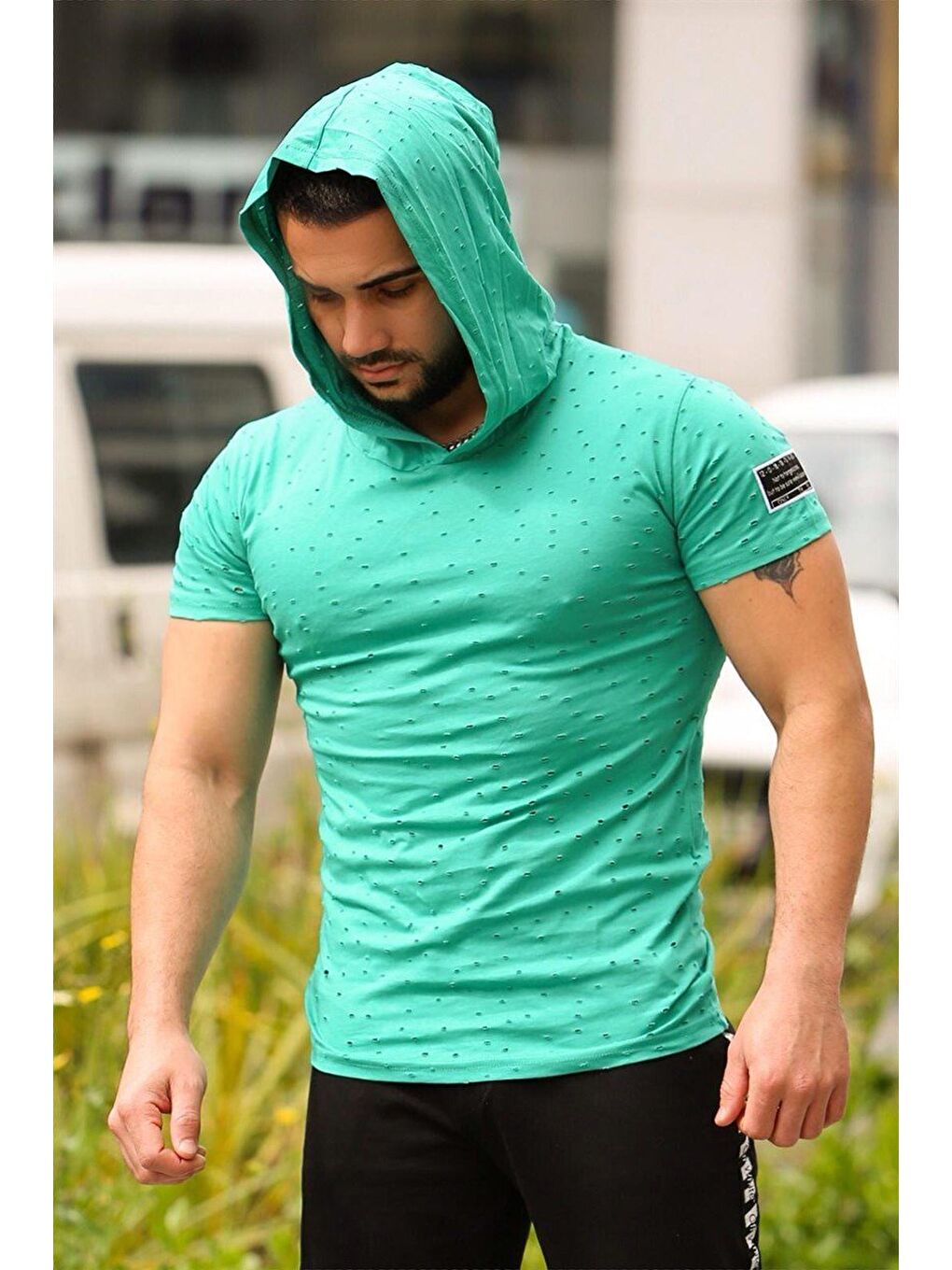 Yırtık Detaylı Yeşil Kapüşonlu %100 Pamuk Tişört 3069-1