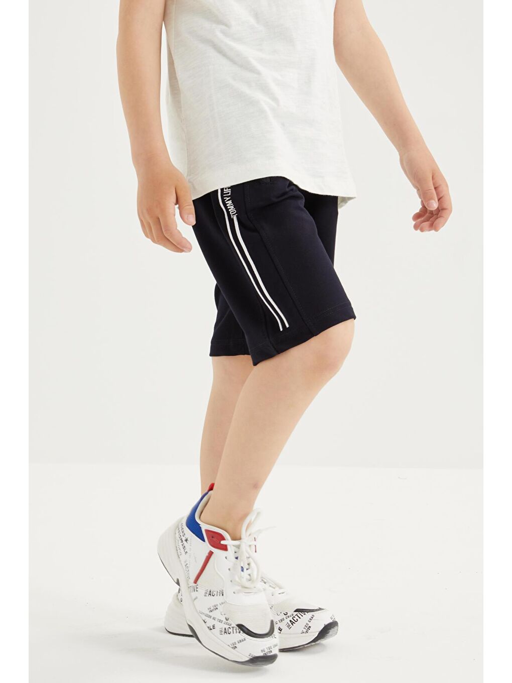 Lacivert Fermuar Cepli Bağcıklı Standart Kalıp Erkek Çocuk Şort  - 10885-1