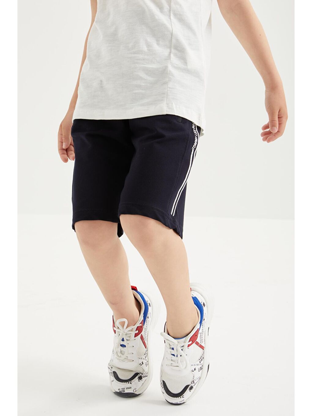 Lacivert Fermuar Cepli Bağcıklı Standart Kalıp Erkek Çocuk Şort  - 10885-3