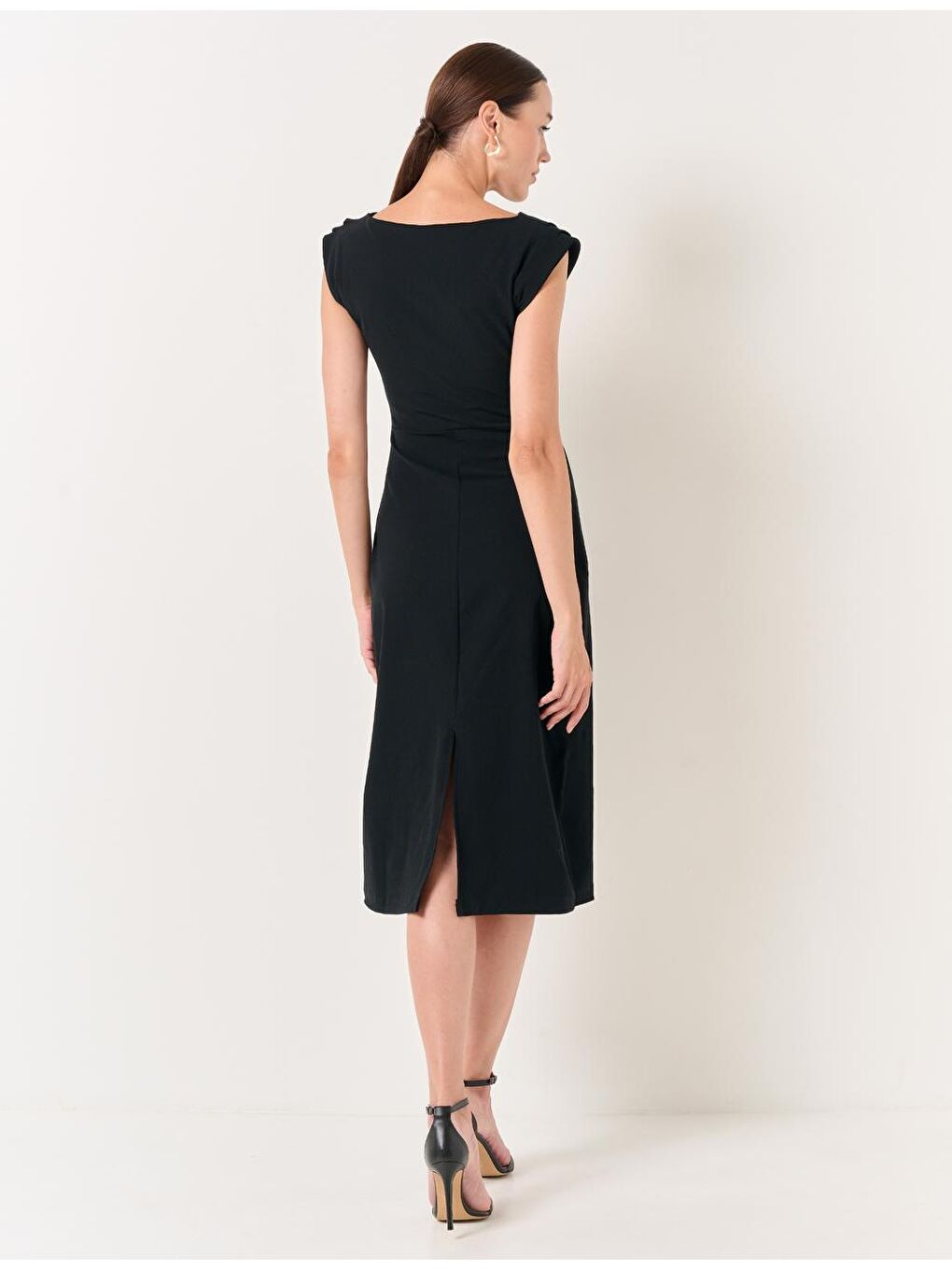 Siyah Kayık Yaka Kolsuz Midi Elbise-7