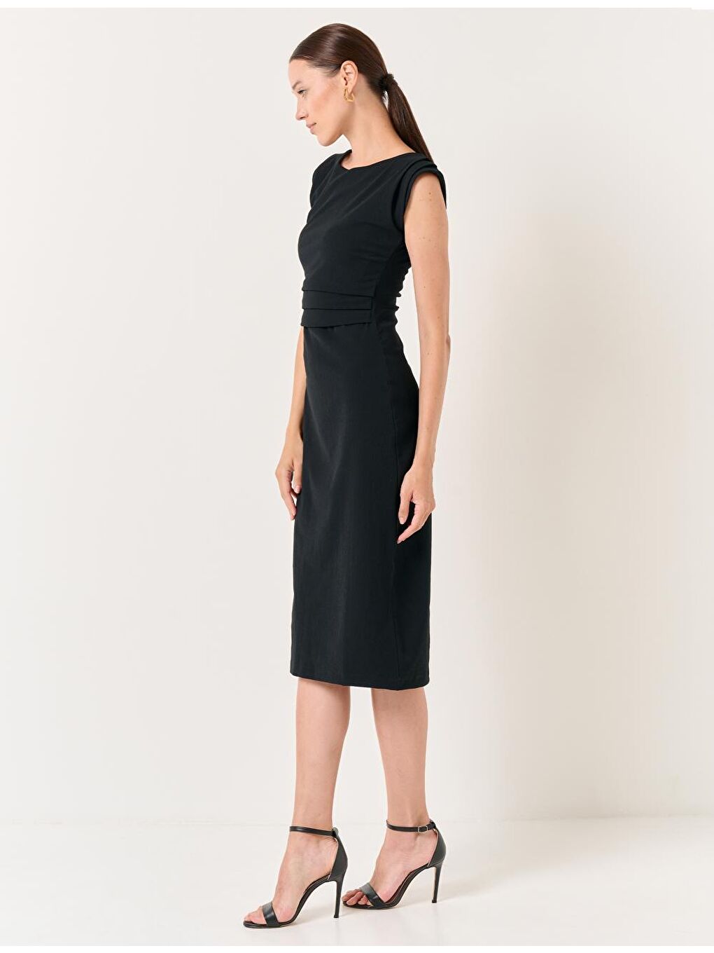 Siyah Kayık Yaka Kolsuz Midi Elbise-4