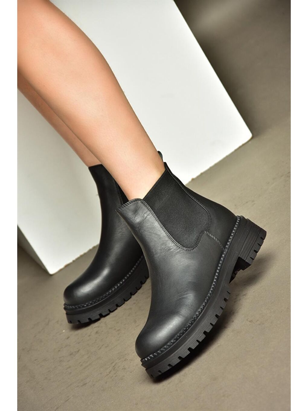 R6670150 Siyah Kadın Bot-1