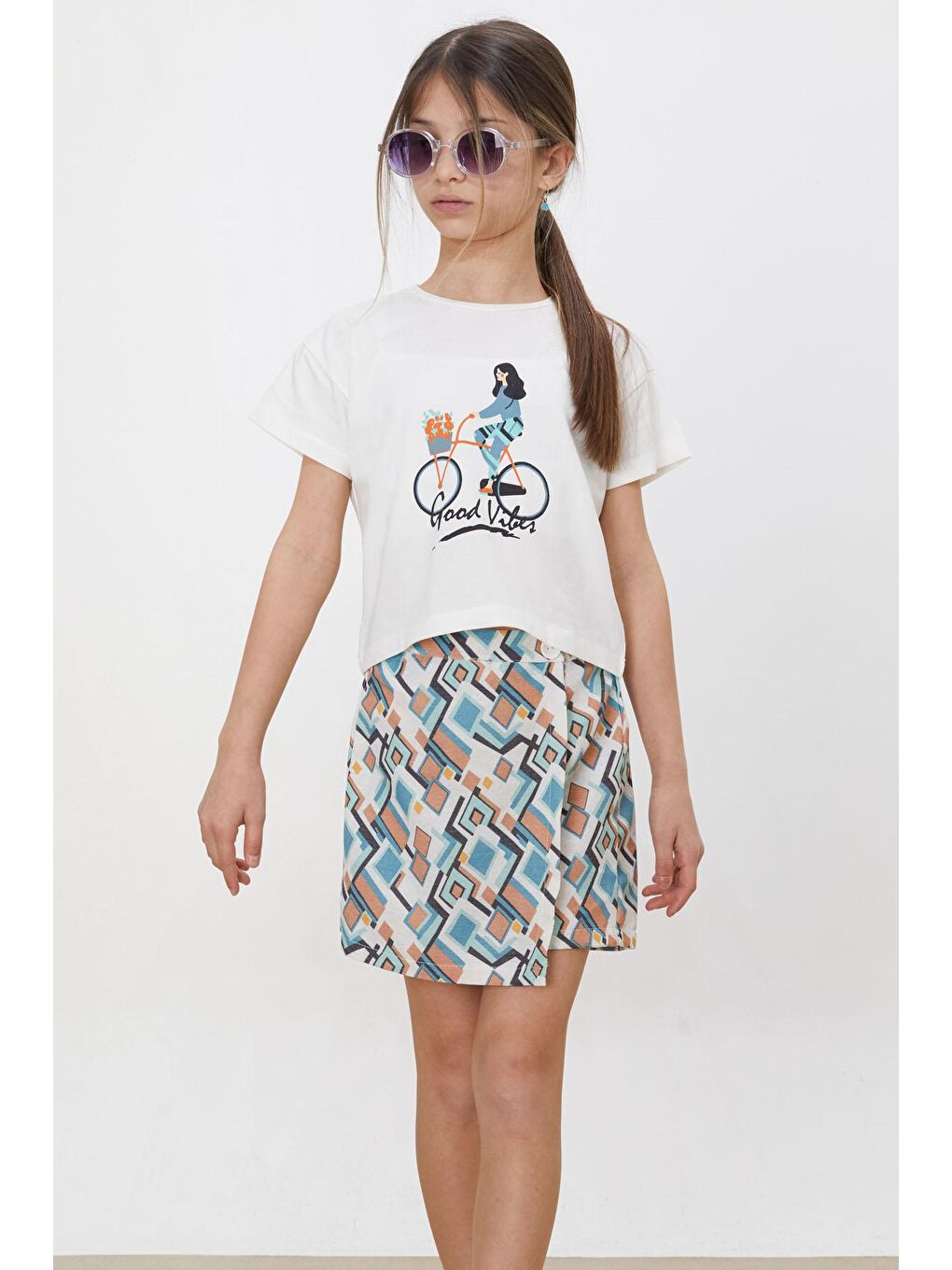 Turkuaz Desenli Şort Etekli Tişörtlü Kız Çocuk Takım 18475-1