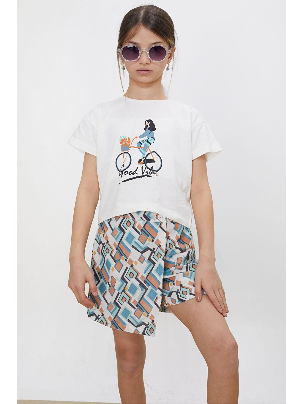 Turkuaz Desenli Şort Etekli Tişörtlü Kız Çocuk Takım 18475-2