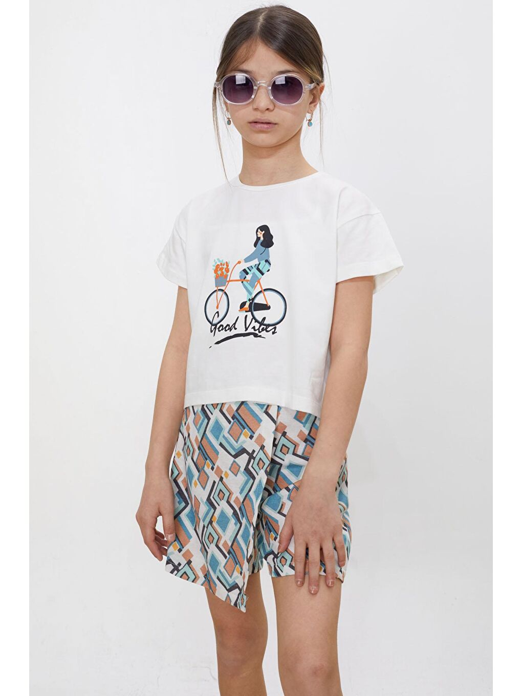 Turkuaz Desenli Şort Etekli Tişörtlü Kız Çocuk Takım 18475-3