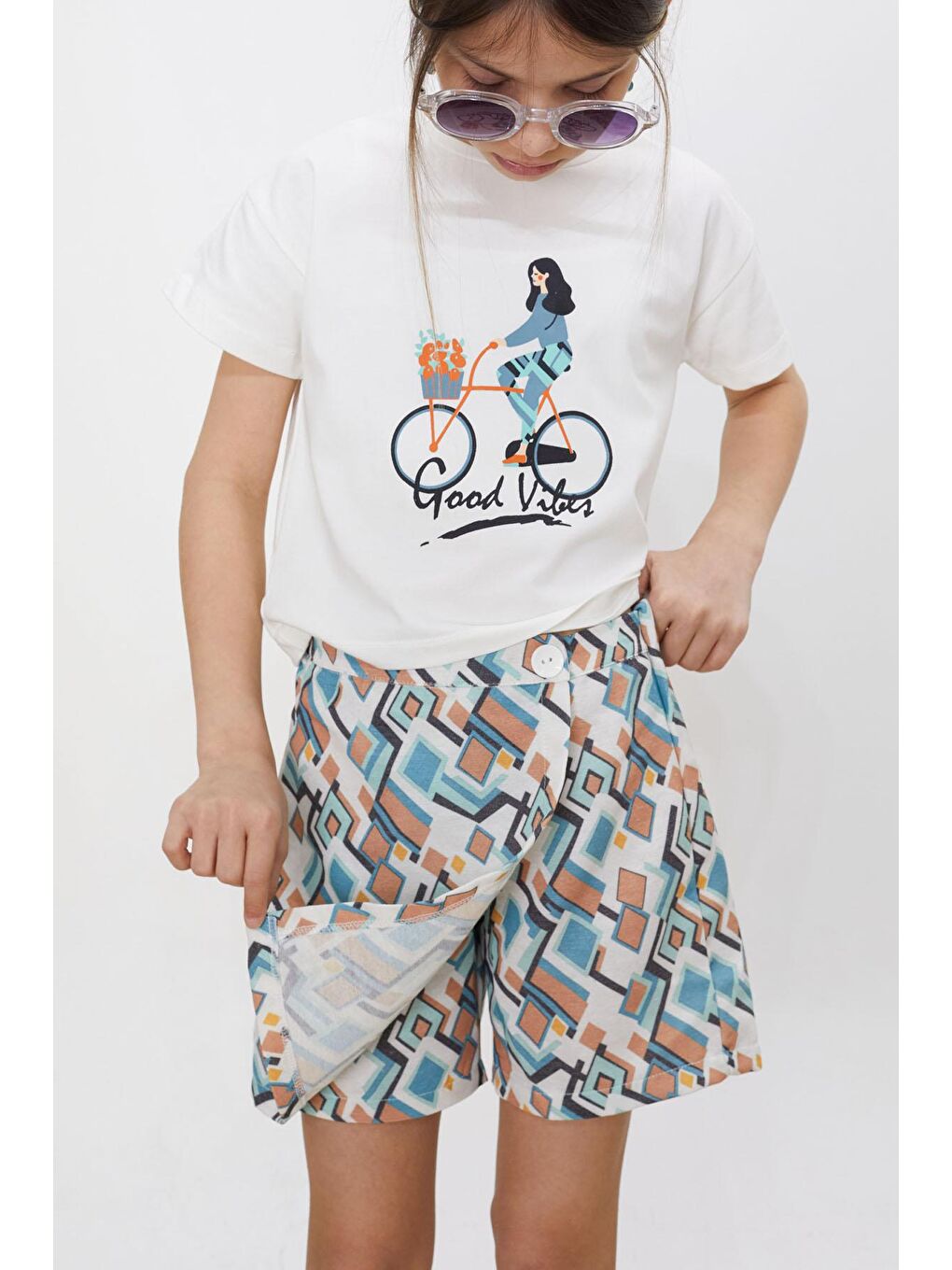 Turkuaz Desenli Şort Etekli Tişörtlü Kız Çocuk Takım 18475-4