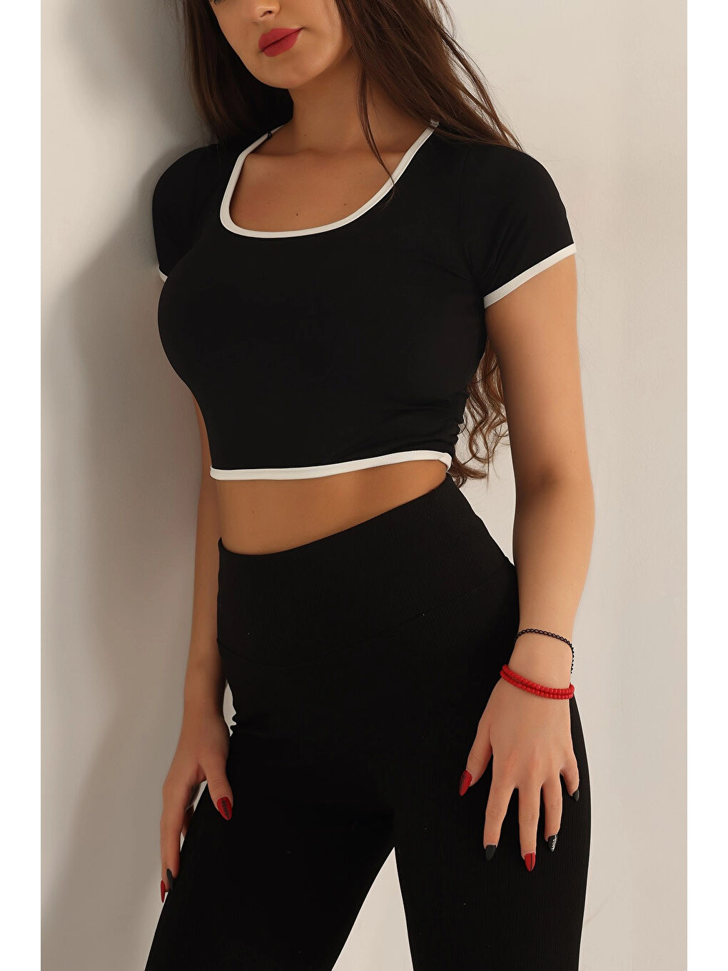 Kadın Siyah Beyaz Biyeli Kısa Kol Elastanlı SendyCrop Bluz HZL24S-SND190901-2
