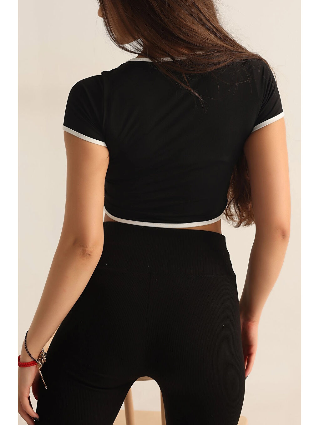 Kadın Siyah Beyaz Biyeli Kısa Kol Elastanlı SendyCrop Bluz HZL24S-SND190901-3