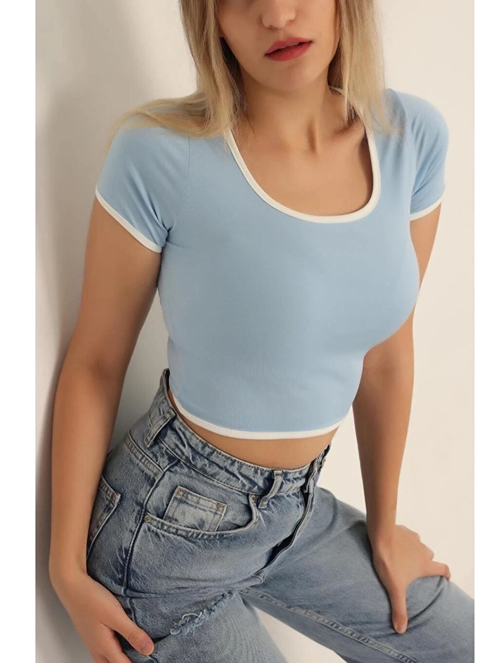 Kadın Buz Mavi Beyaz Biyeli Kısa Kol Elastanlı SendyCrop Bluz HZL24S-SND190901