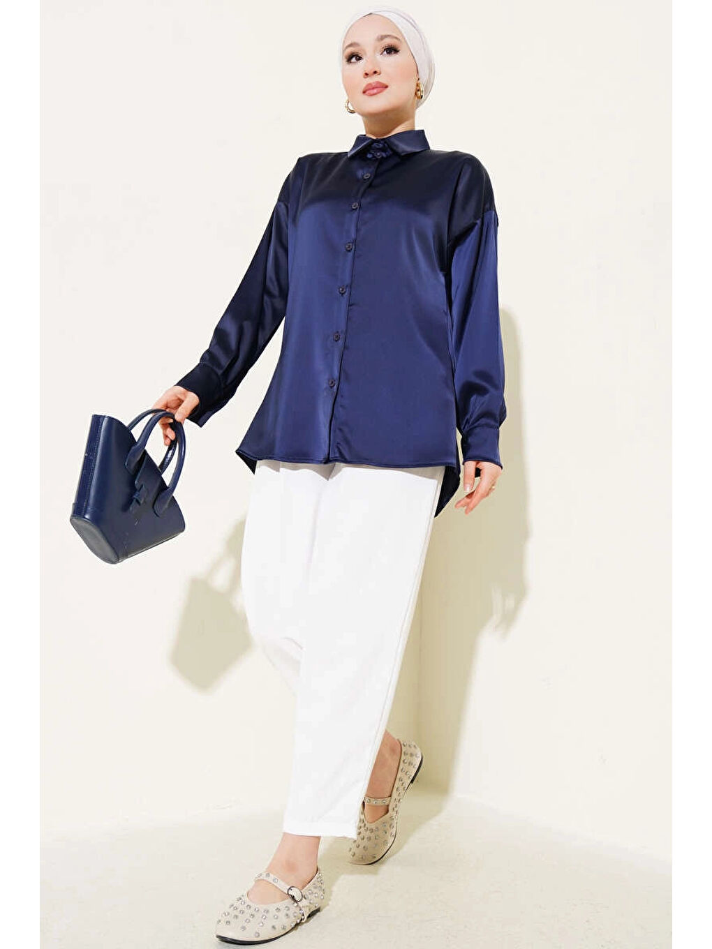 Kadın Lacivert Saten Yüzeyli Tesettür Gömlek HZL25W-BD139641-1