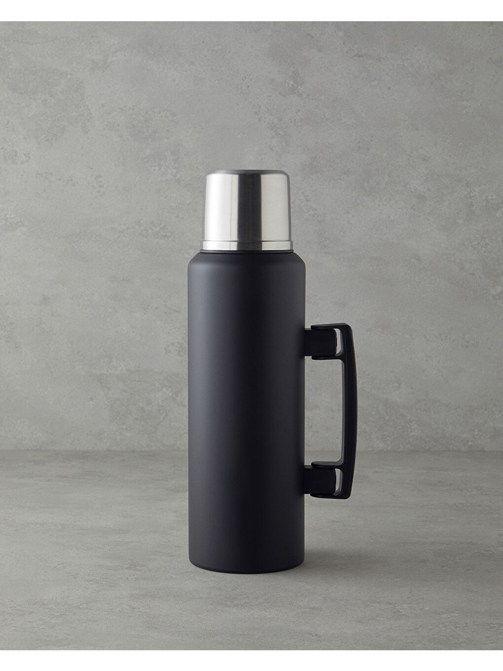 HeatLock Çelik Bardaklı Termos 1,5L Siyah-2