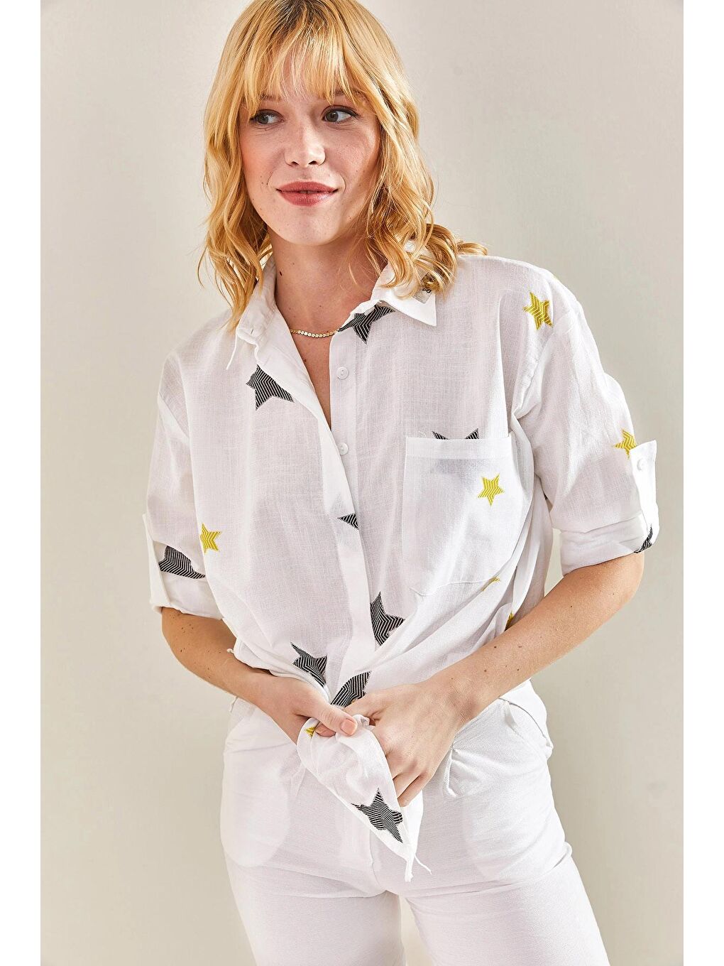 Siyah Kadın Yıldız Baskılı Kol Katlamalı Gömlek-1