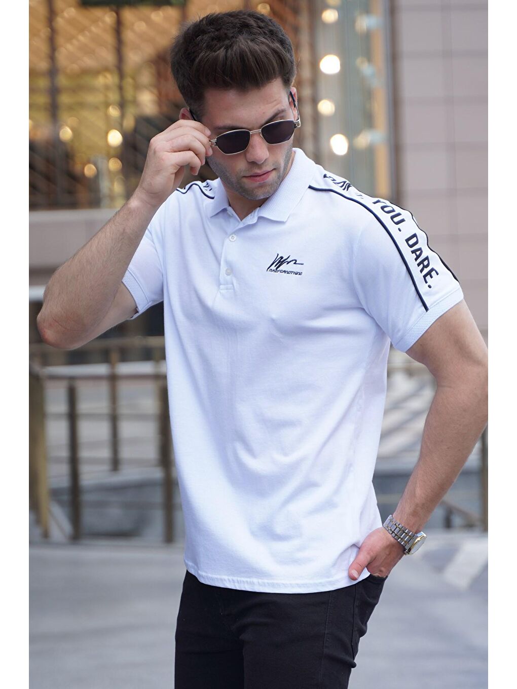 Beyaz Kol Detaylı Nakışlı Polo Yaka Tişört 5892-1