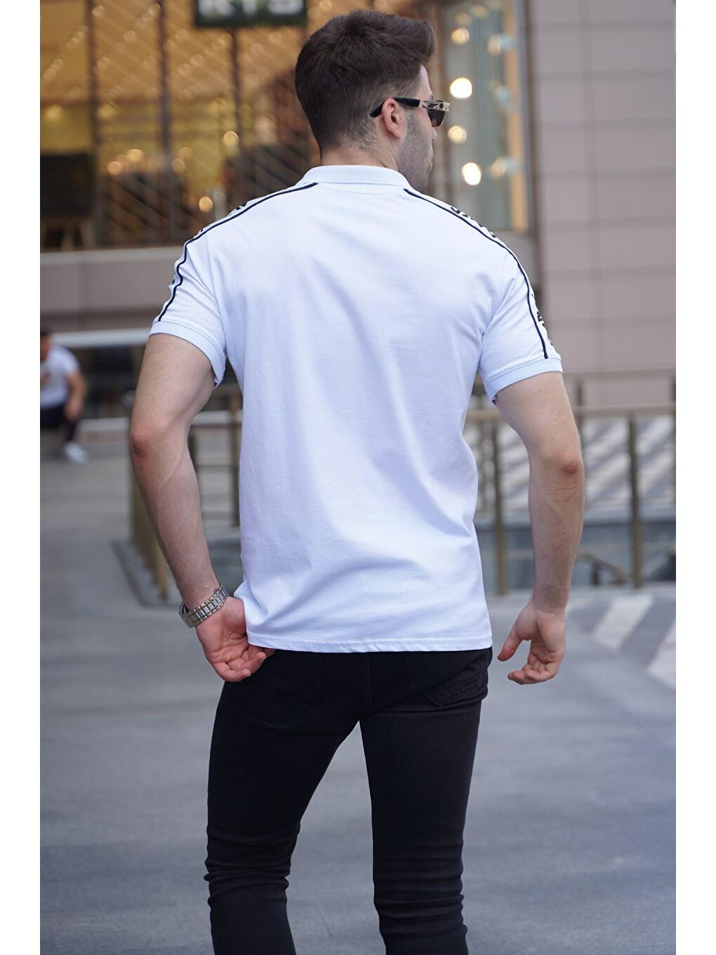 Beyaz Kol Detaylı Nakışlı Polo Yaka Tişört 5892-3