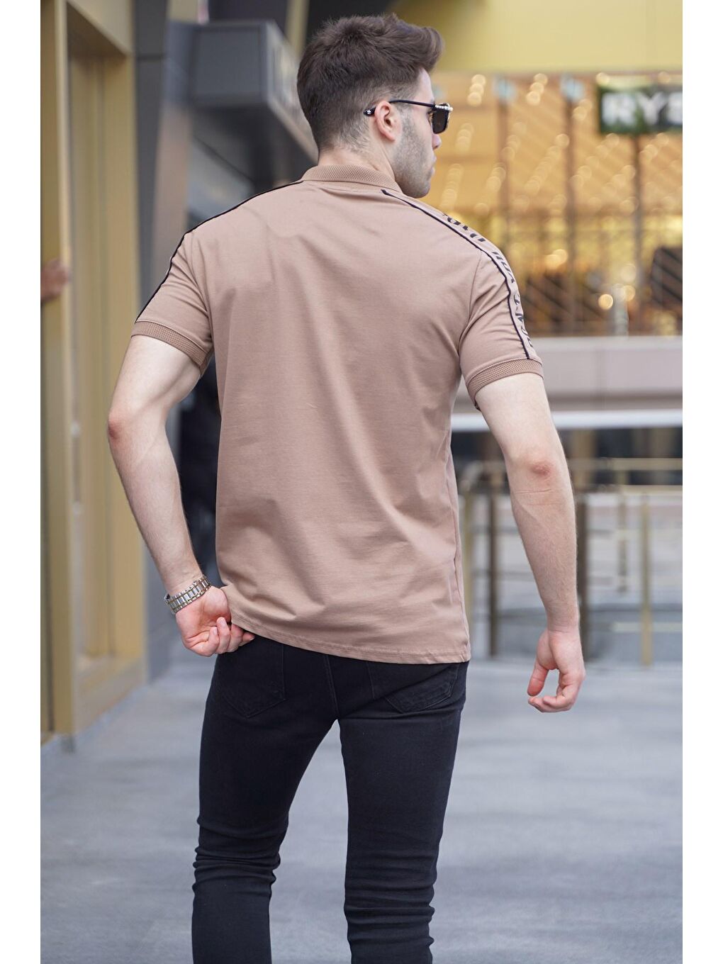 Kahverengi Kol Detaylı Nakışlı Polo Yaka Tişört 5892-4