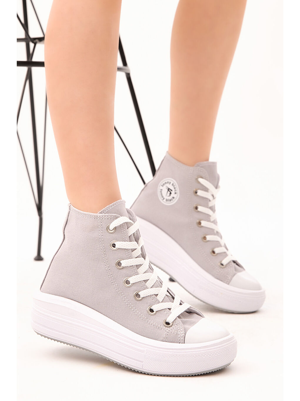 Kadın Gri Rahat Kalıp Kalın Tabanlı Uzun Spor Ayakkabı