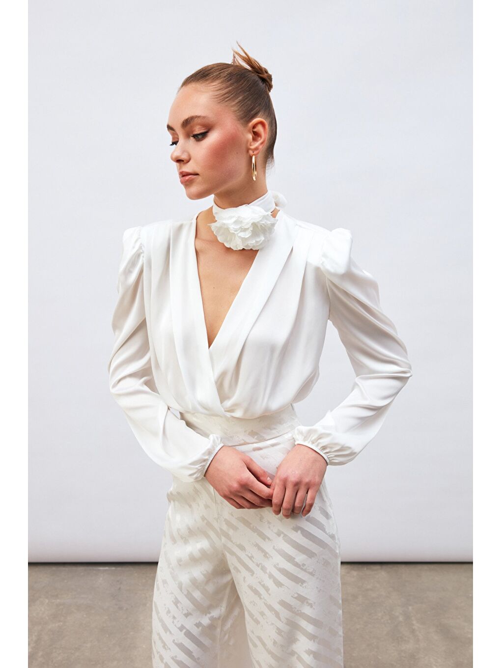 Kruvaze Saten Bodysuit Bluz - Ekru-7