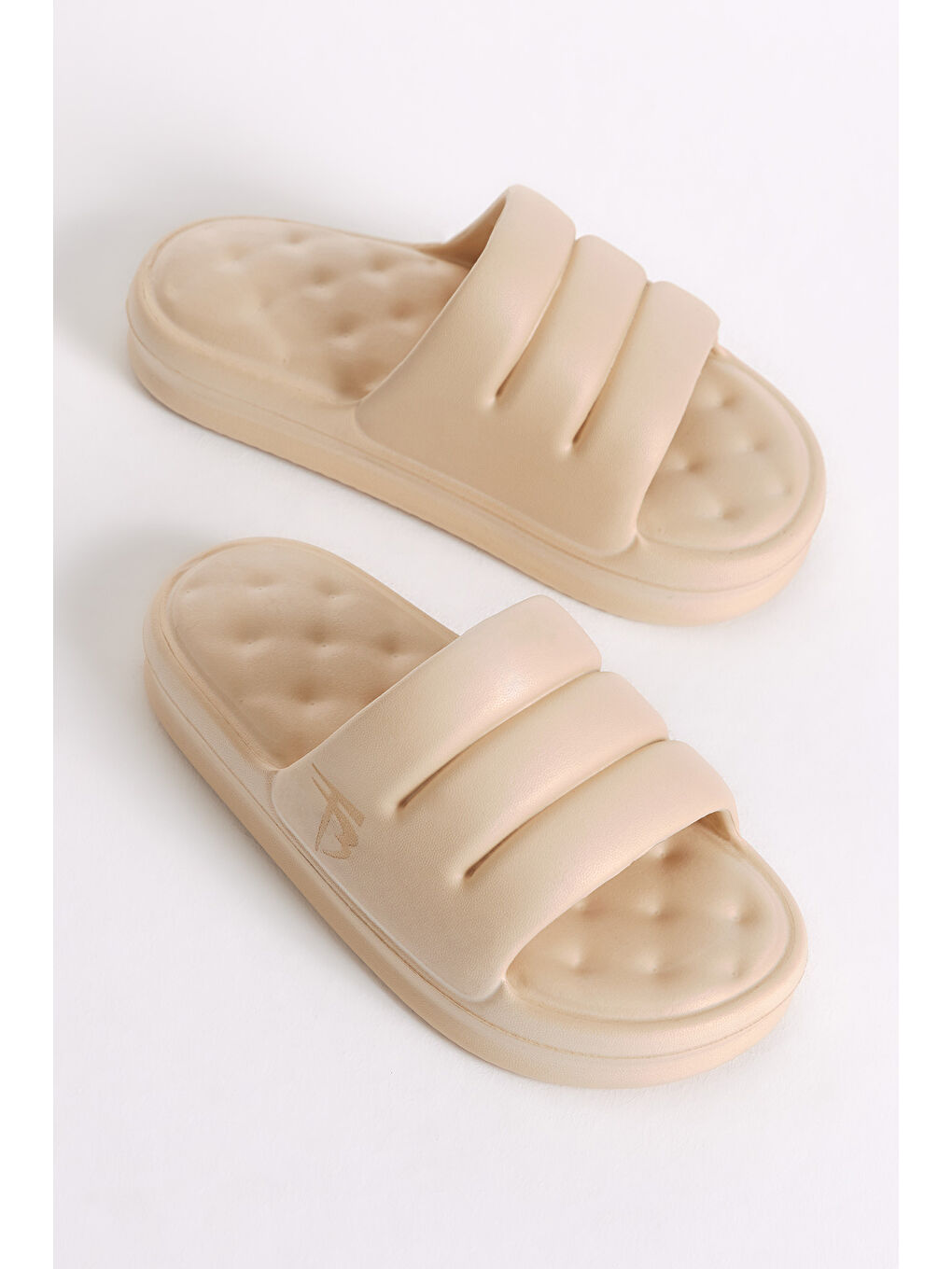 Bej Kadın Krem Rahat Kalıp Dilimli Model Önü Açık Eva Terlik-1