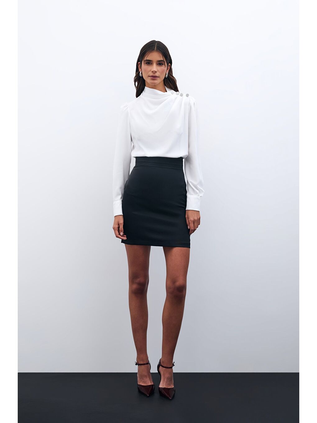 Düğmeleri Taş Detaylı Bluz - Ekru-1