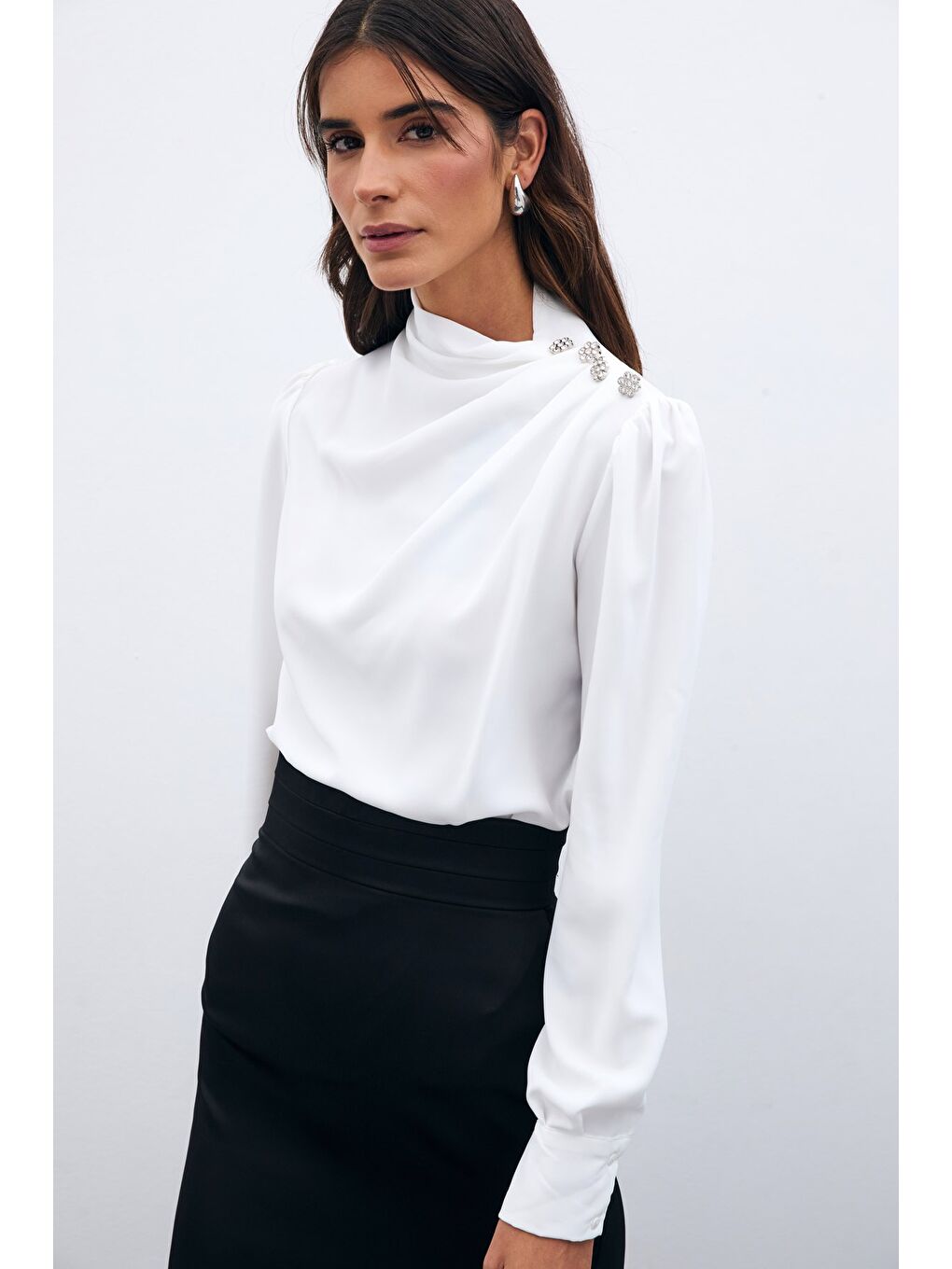 Düğmeleri Taş Detaylı Bluz - Ekru-3