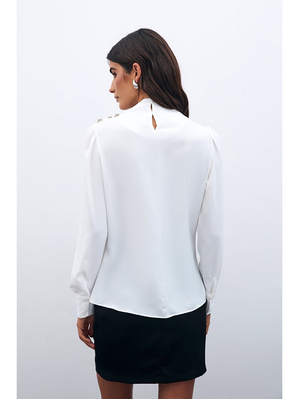 Düğmeleri Taş Detaylı Bluz - Ekru-5