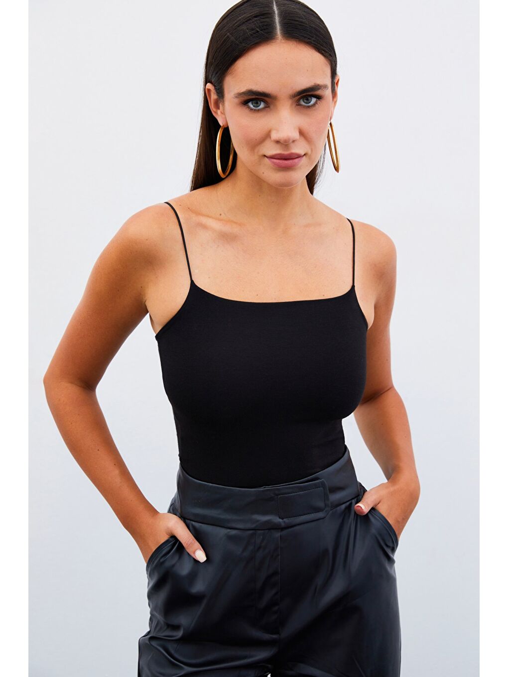 İp Askılı Crop Bluz - Siyah