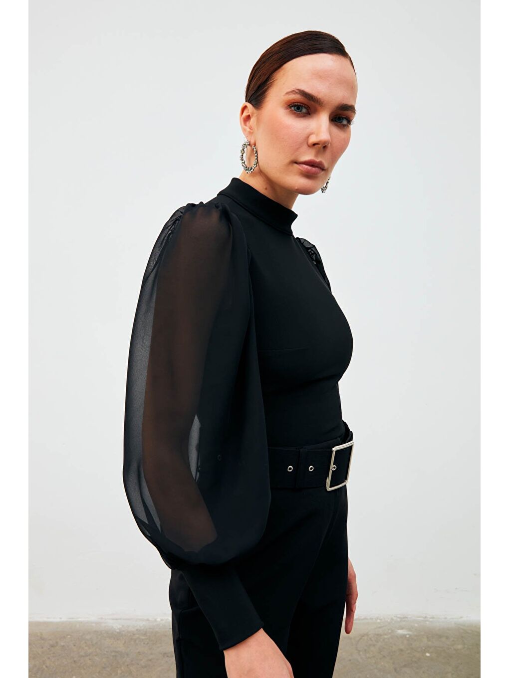 Dik Yaka Şifon Kol Detaylı Bluz - Siyah-2