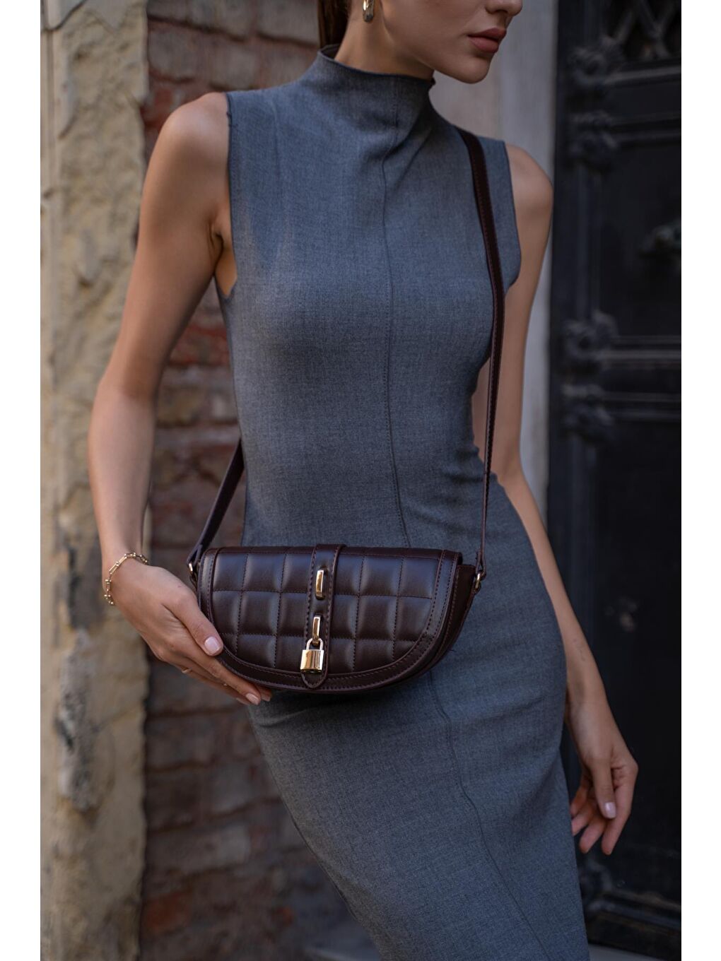 Diva Kontrast Tasarım Çapraz Askılı Kadın Çanta - Kahverengi