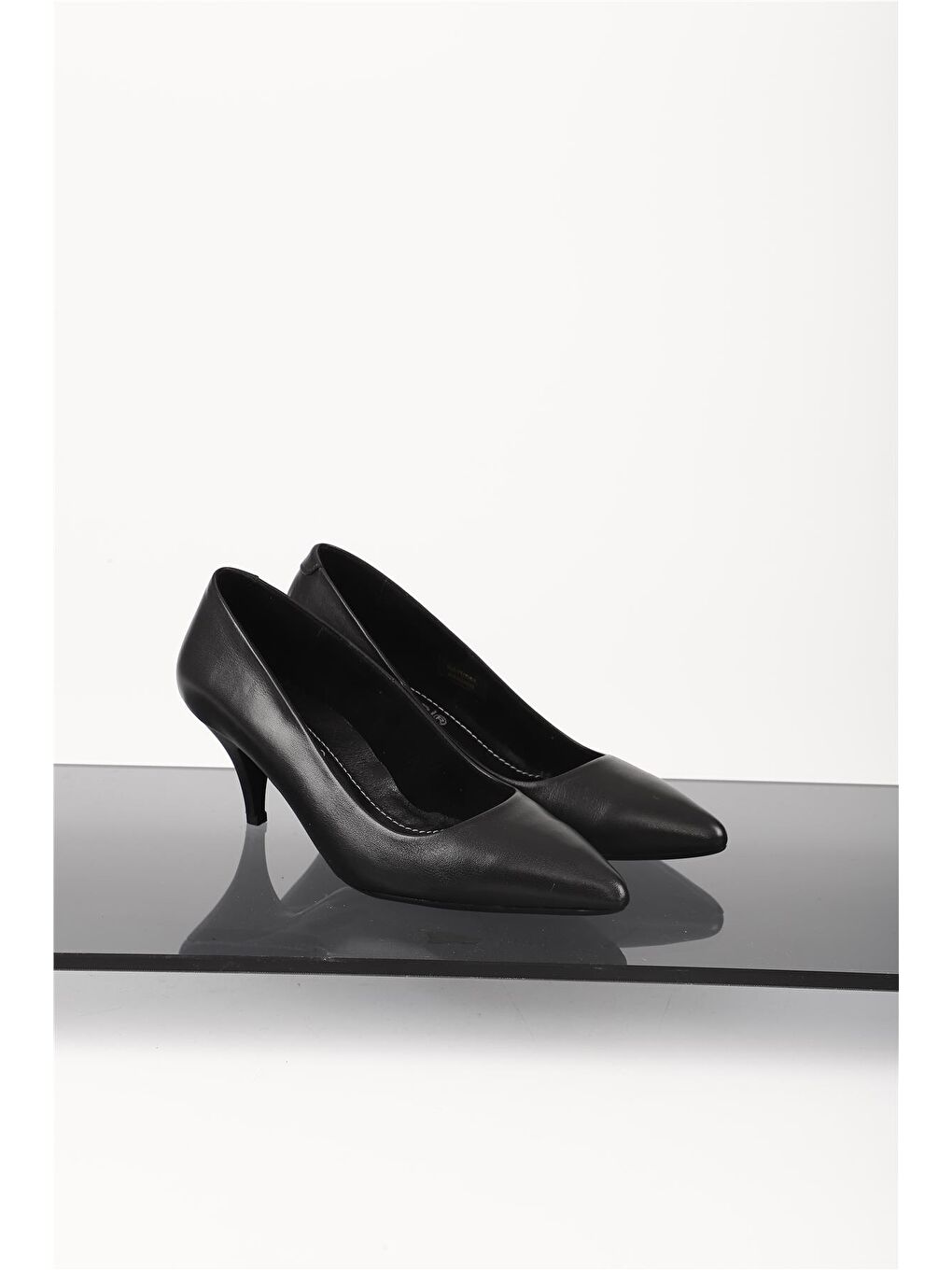 Siyah Hakiki Deri Sivri Burun İnce Orta Topuklu Stiletto Kadın Ayakkabı 24236-1