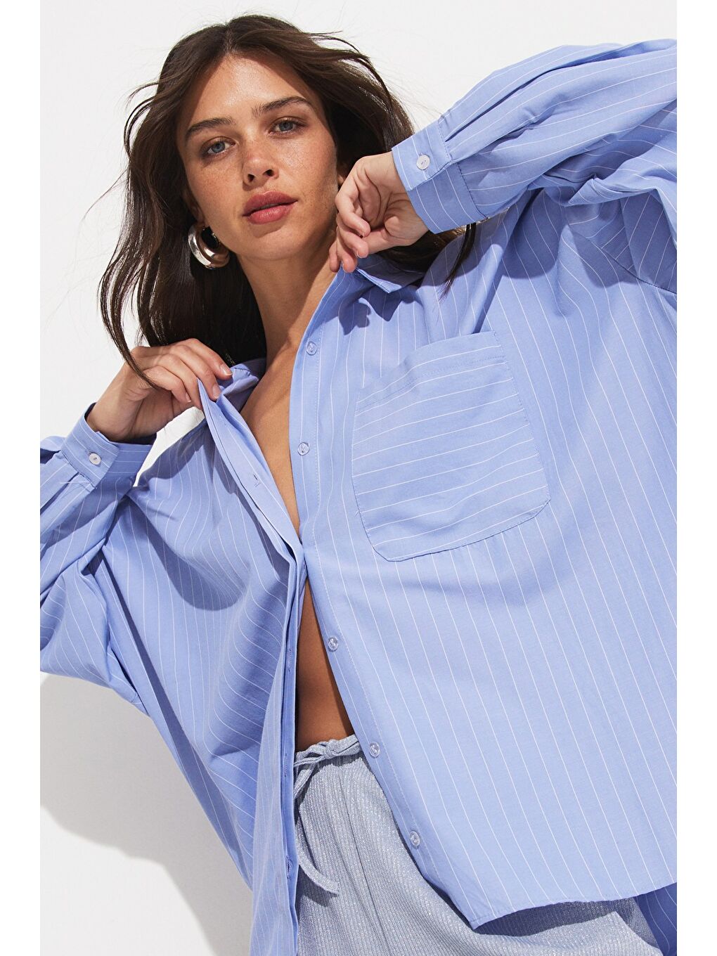 Mavi Kadın Pamuk Karışımlı Çizgili Geniş Kalıp Dokuma Gömlek-3